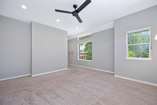 1050 Fox Run Ct, Auburn, CA 95603