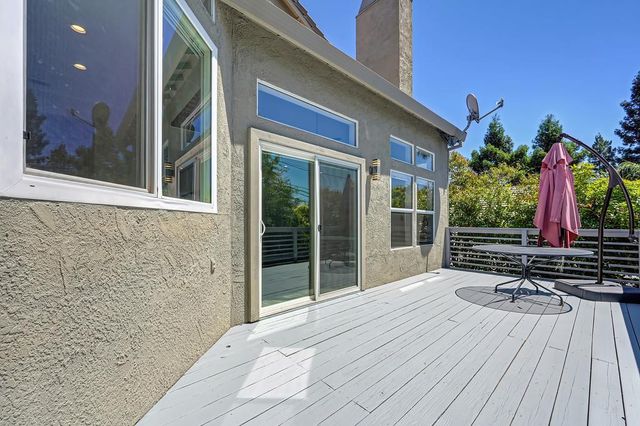 1050 Fox Run Ct, Auburn, CA 95603