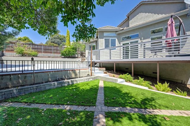 1050 Fox Run Ct, Auburn, CA 95603