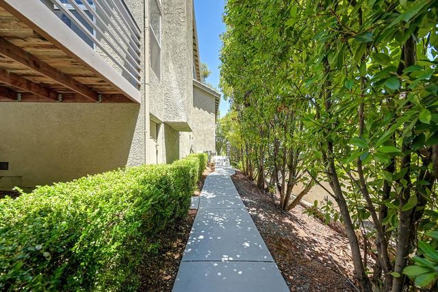 1050 Fox Run Ct, Auburn, CA 95603