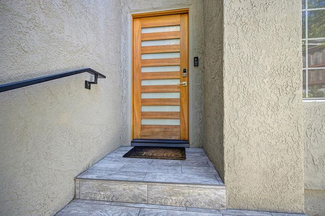 1050 Fox Run Ct, Auburn, CA 95603