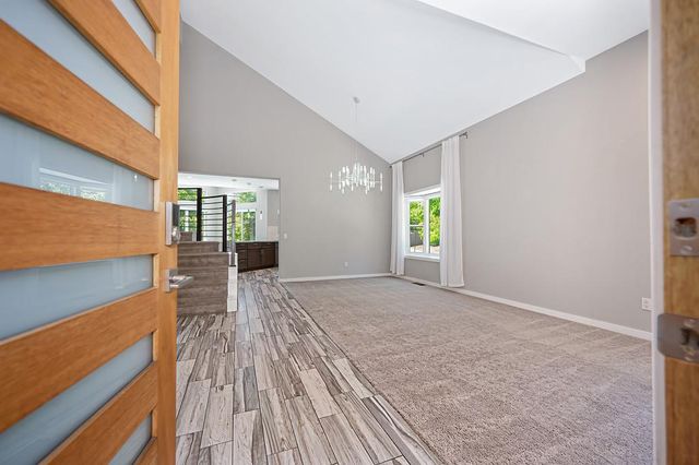 1050 Fox Run Ct, Auburn, CA 95603