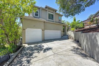 1050 Fox Run Ct, Auburn, CA 95603