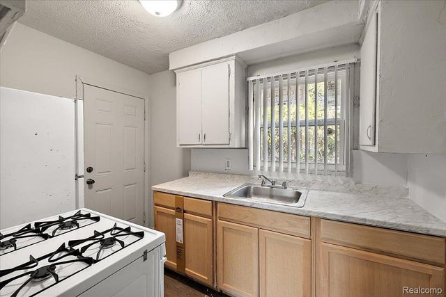 15860 Joy Road, Detroit, MI 48228