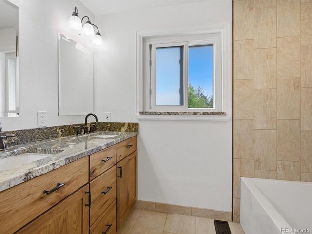 5576 W Hinsdale Pl, Littleton, CO 80128