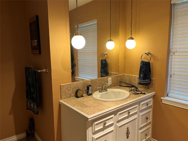 2801 Rix Street, Commerce, TX 75428