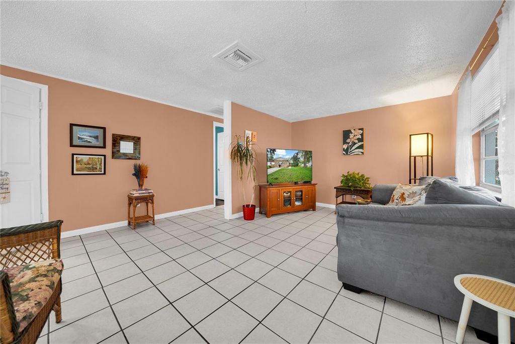 Image 5 of property listing at 5638 146TH TERRACE N, Clearwater, FL 33760