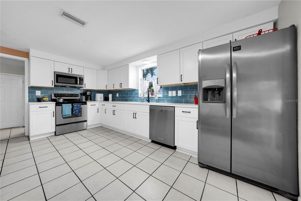 Image 6 of property listing at 5638 146TH TERRACE N, Clearwater, FL 33760