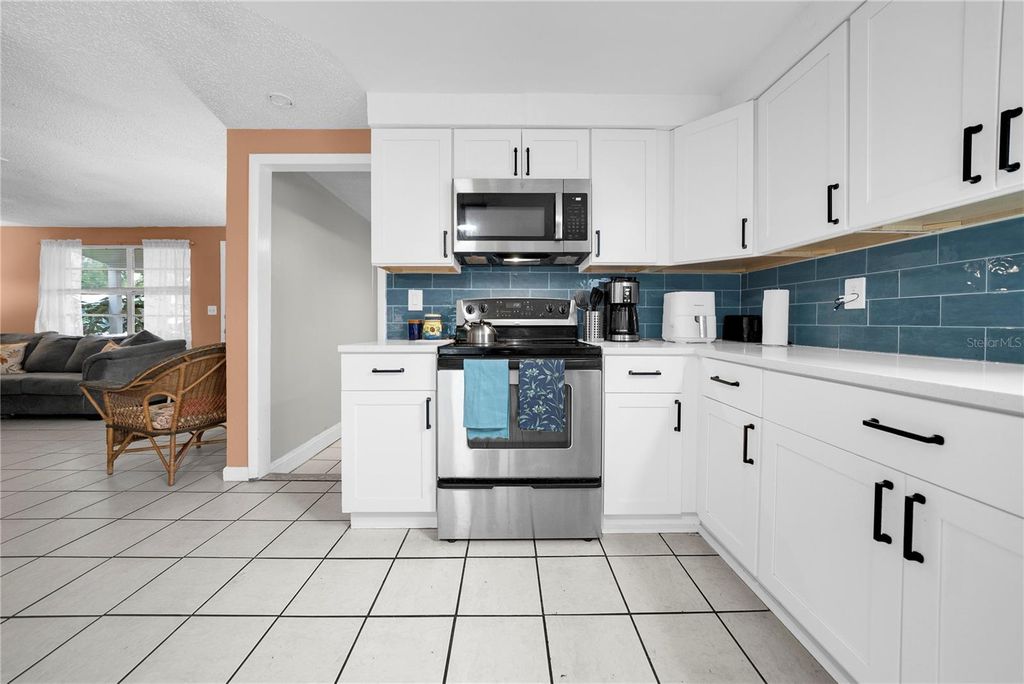 Image 9 of property listing at 5638 146TH TERRACE N, Clearwater, FL 33760