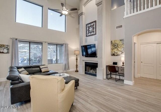 16848 S 13TH Place, Phoenix, AZ 85048