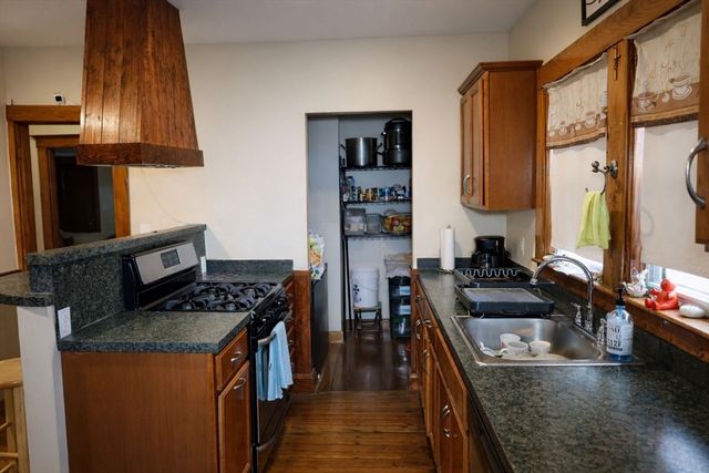 73 Bonair St, Somerville, MA 02145