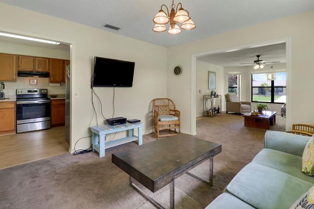 464 NW Ravenswood Lane, Port St. Lucie, FL 34983