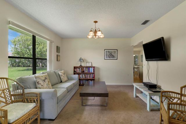 464 NW Ravenswood Lane, Port St. Lucie, FL 34983