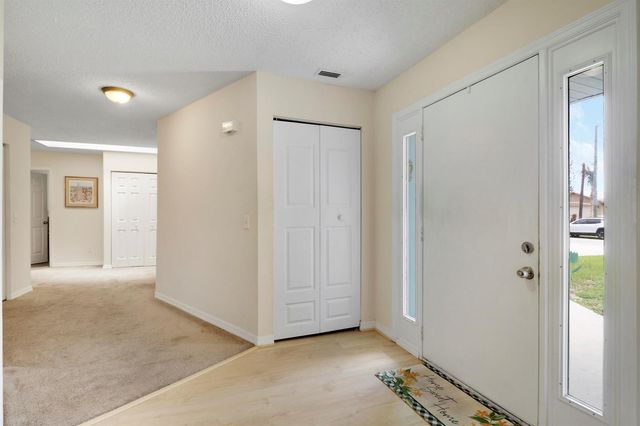 464 NW Ravenswood Lane, Port St. Lucie, FL 34983