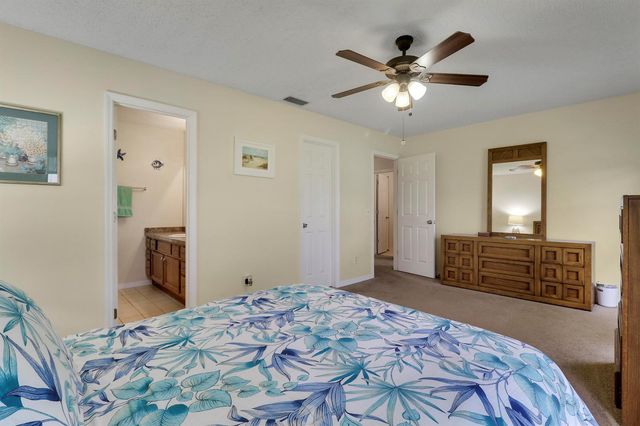 464 NW Ravenswood Lane, Port St. Lucie, FL 34983