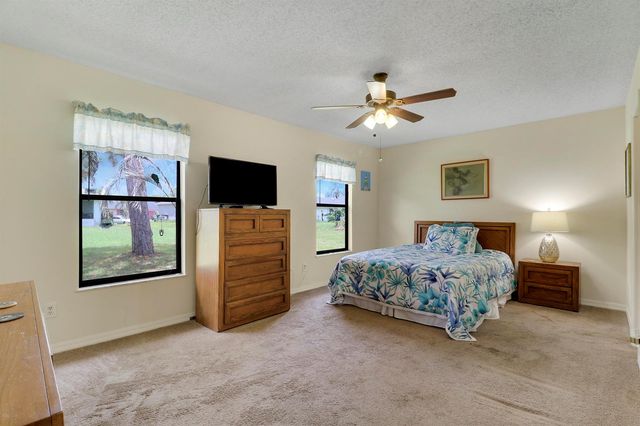 464 NW Ravenswood Lane, Port St. Lucie, FL 34983