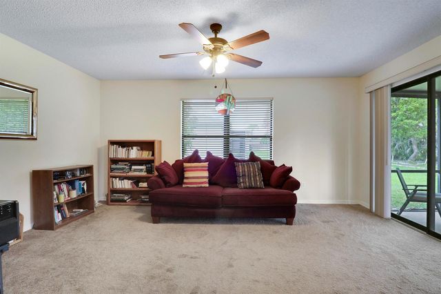 464 NW Ravenswood Lane, Port St. Lucie, FL 34983