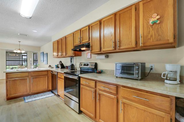 464 NW Ravenswood Lane, Port St. Lucie, FL 34983
