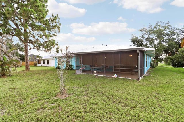 464 NW Ravenswood Lane, Port St. Lucie, FL 34983