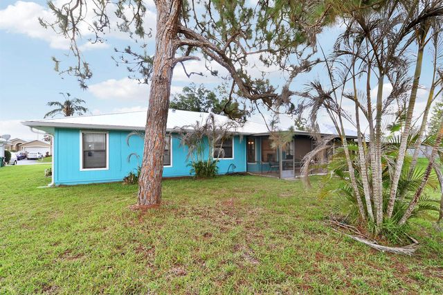 464 NW Ravenswood Lane, Port St. Lucie, FL 34983