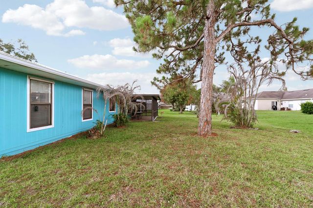 464 NW Ravenswood Lane, Port St. Lucie, FL 34983
