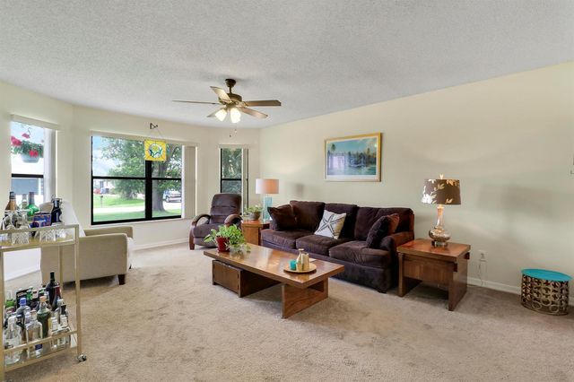 464 NW Ravenswood Lane, Port St. Lucie, FL 34983