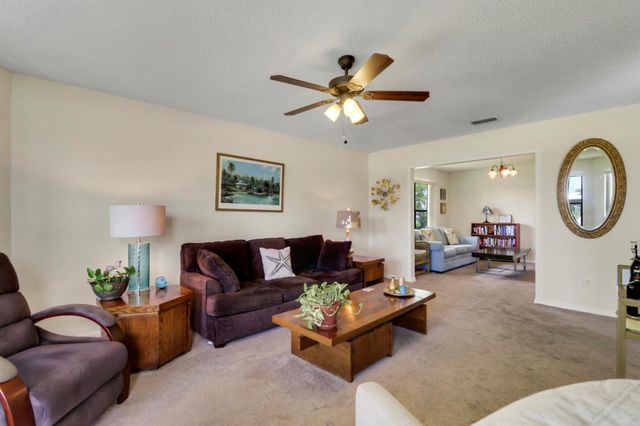 464 NW Ravenswood Lane, Port St. Lucie, FL 34983