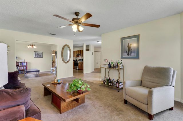 464 NW Ravenswood Lane, Port St. Lucie, FL 34983
