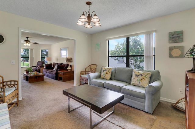 464 NW Ravenswood Lane, Port St. Lucie, FL 34983