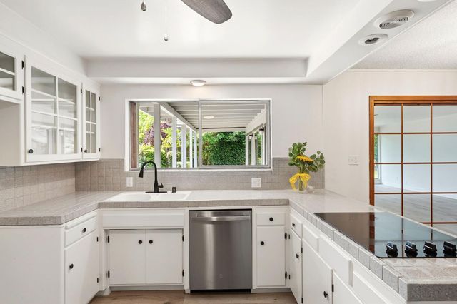 1410 Sherwood Ave, Sacramento, CA 95822