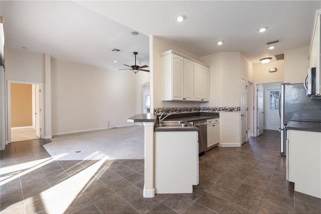 3804 BAYSHORE CIRCLE, Tavares, FL 32778