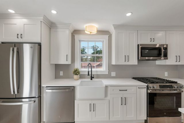 2 Dennison Avenue, Salem, NH 03079
