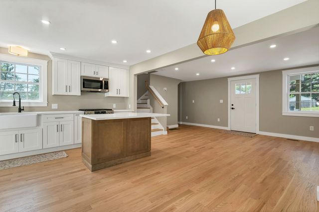 2 Dennison Avenue, Salem, NH 03079