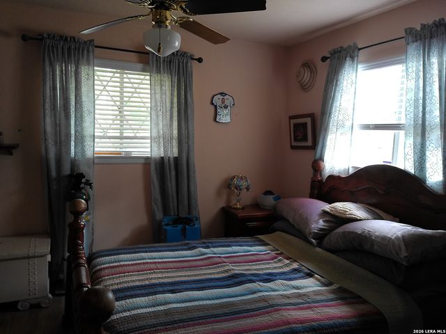 5222 FOXCROSS DR, Kirby, TX 78219