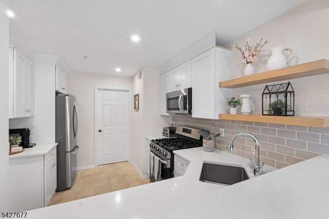 411 Boulder Ridge Dr, Randolph Twp., NJ 07869