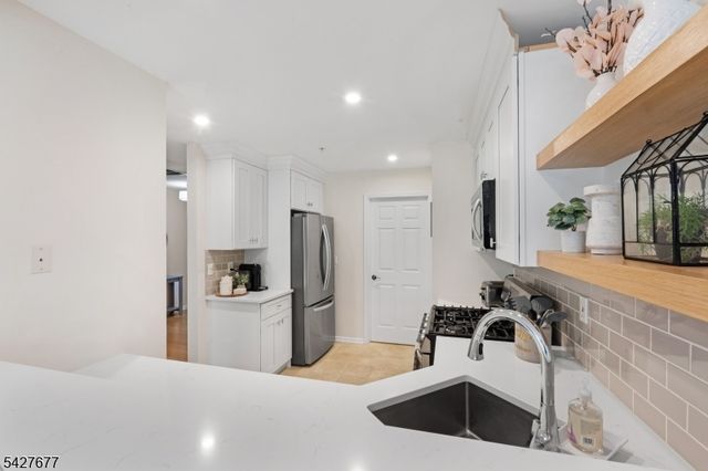 411 Boulder Ridge Dr, Randolph Twp., NJ 07869