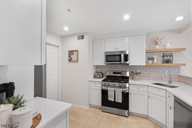 411 Boulder Ridge Dr, Randolph Twp., NJ 07869