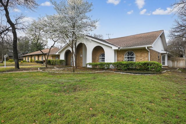 704 Castlewood Lane, Arlington, TX 76012