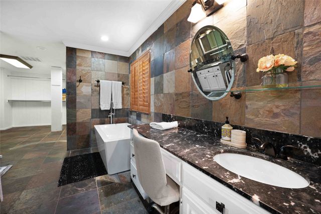 2711 Spyglass Drive, Carrollton, TX 75007