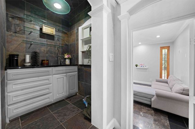 2711 Spyglass Drive, Carrollton, TX 75007