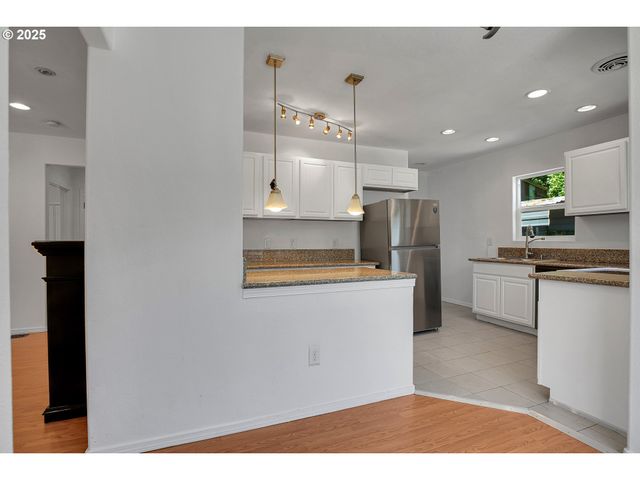6511 Nw SAINT HELENS Rd, Portland, OR 97210