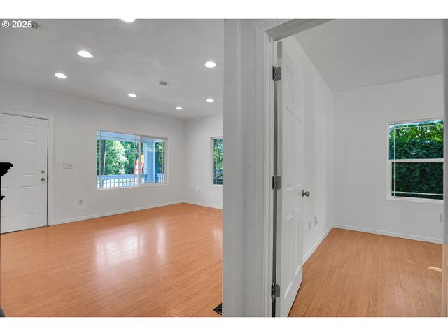 6511 Nw SAINT HELENS Rd, Portland, OR 97210