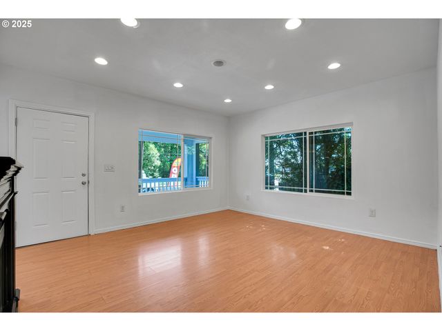 6511 Nw SAINT HELENS Rd, Portland, OR 97210