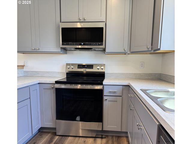 684 ST CHARLES St, Eugene, OR 97402