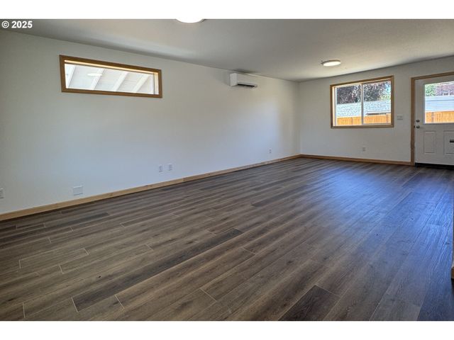 684 ST CHARLES St, Eugene, OR 97402