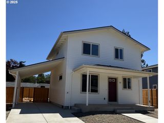 684 ST CHARLES St, Eugene, OR 97402