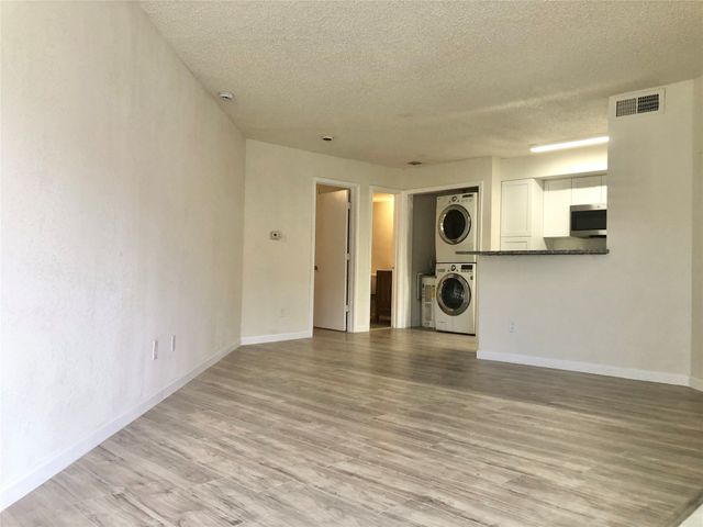9829 Walnut Street O106, Dallas, TX 75243