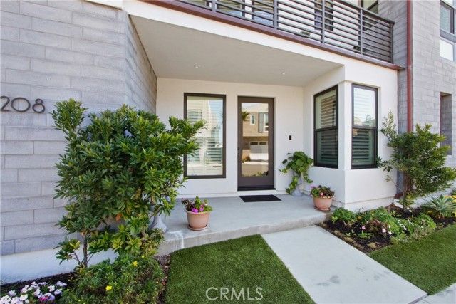 208 Ocean Place, Seal Beach, CA 90740