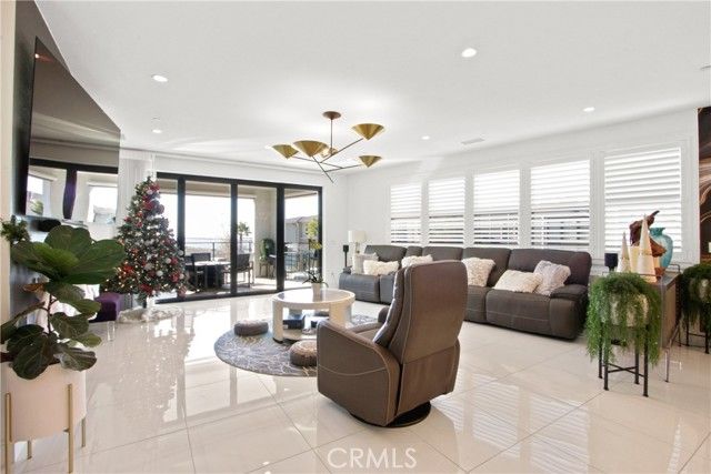 208 Ocean Place, Seal Beach, CA 90740