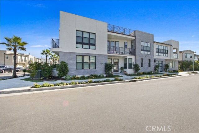 208 Ocean Place, Seal Beach, CA 90740